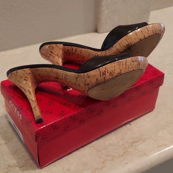 EUC Guess Patent leather heel - Picture 3 of 3